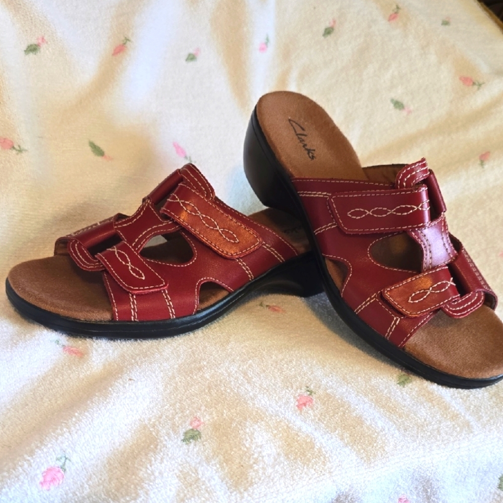 NWOT Clarks Leather Sandals